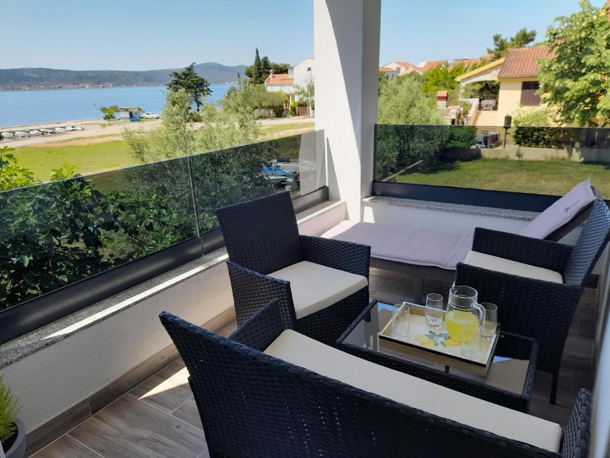 Apartman Prvi Red Do Mora Sveti Filip i Jakov Kültér fotó