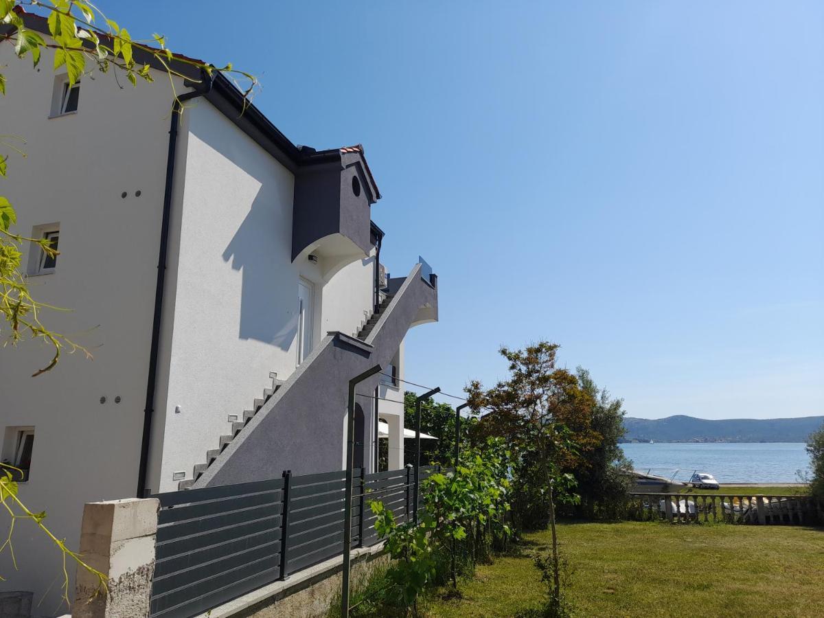 Apartman Prvi Red Do Mora Sveti Filip i Jakov Kültér fotó