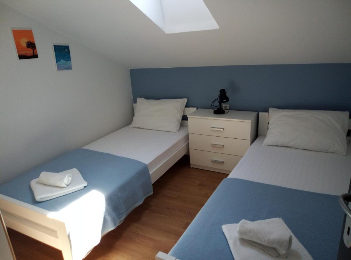 Apartman Prvi Red Do Mora Sveti Filip i Jakov Kültér fotó