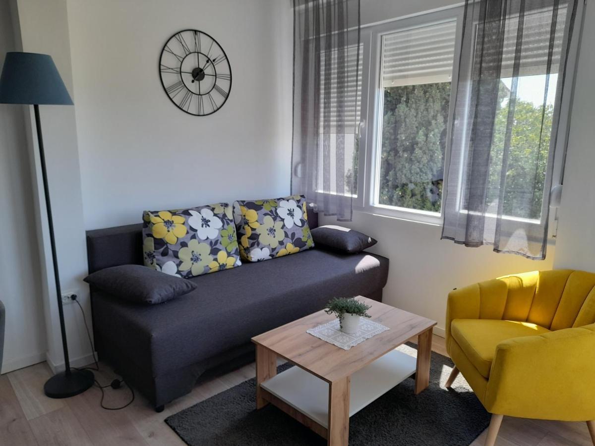 Apartman Prvi Red Do Mora Sveti Filip i Jakov Kültér fotó