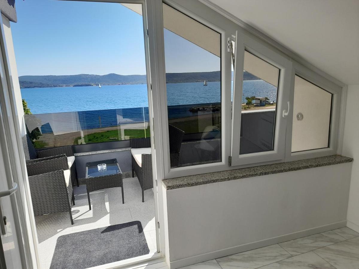 Apartman Prvi Red Do Mora Sveti Filip i Jakov Kültér fotó